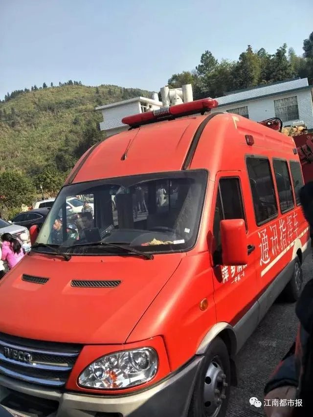 “江西萍乡8人被困地下溶洞”大家怎么看?