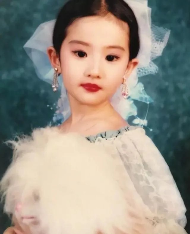 女明星小时候的照片，你见过几个呢？