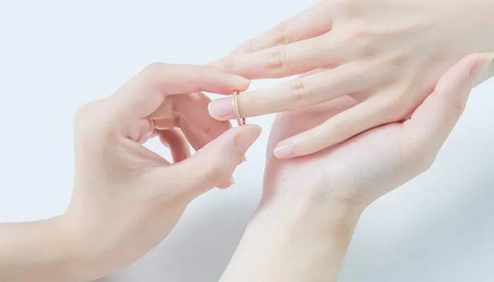 女生戒指的戴法和意义 女生戒指戴法的含义
