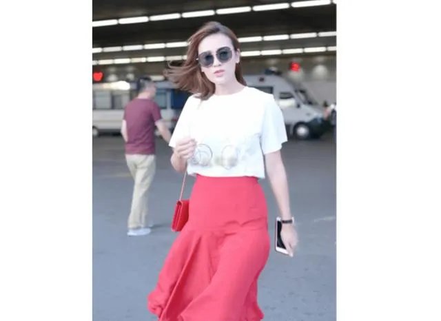 叶一茜微博遭攻陷合理嘛？