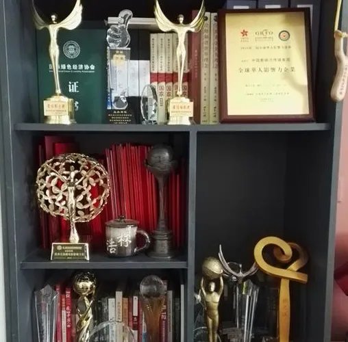 地震小英雄如何回应救人造假质疑?