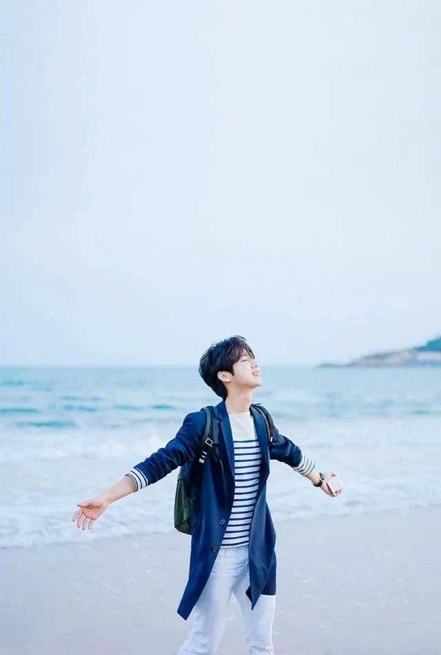 迪丽热巴大学“非主流”自拍照曝光，还有哪些明星有着“非主流”的过去？