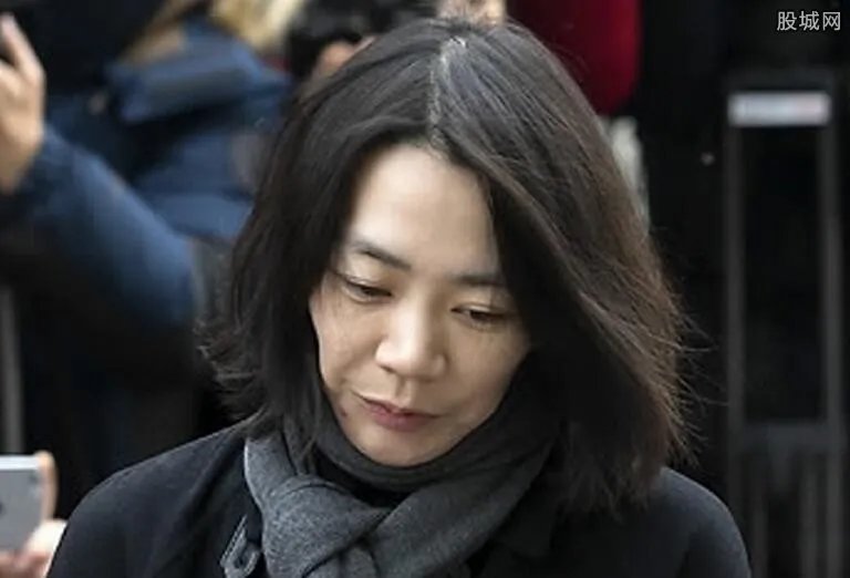 大韩航空会长道歉 为两女儿丑闻道歉韩航形象受影响