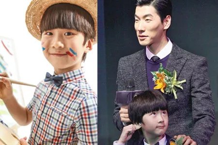 天天帅气遮脸自拍露出清秀眼睛 如今他也长成大男孩了