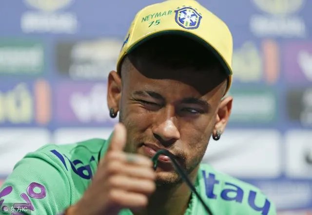 巴黎球星内马尔致敬霍金引发争议，这是为什么？