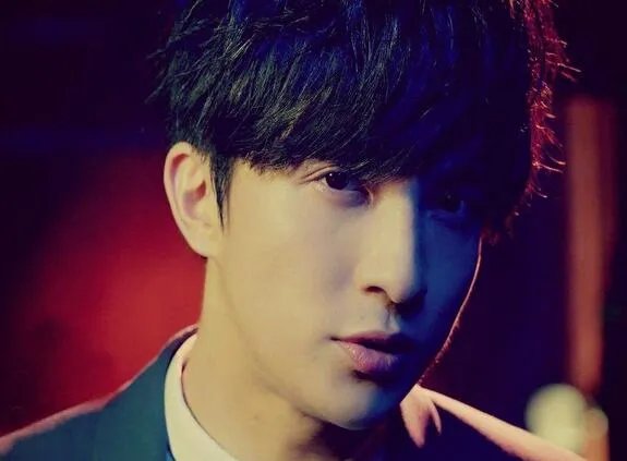 网曝薛之谦私生活很乱 与妻子离婚的原因