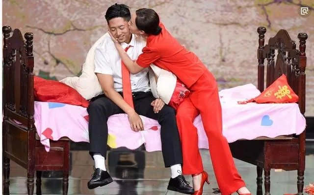 如何看待演员凌潇肃开通微博这一事件？