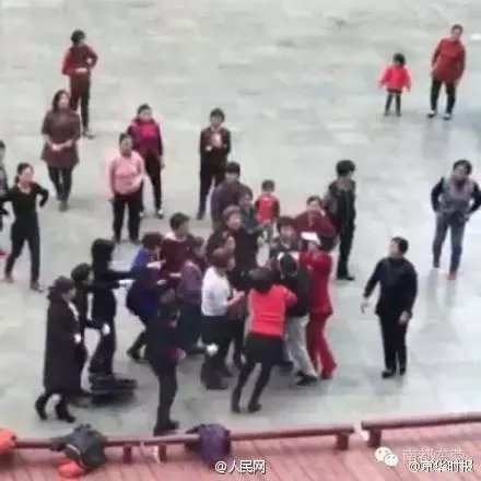 男子砸广场舞音响/男子这么做合理合法吗