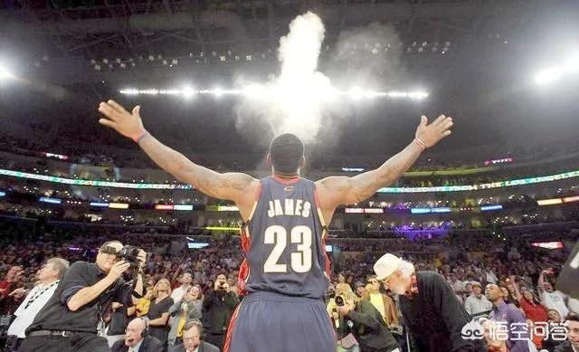 如果杜兰特续约勇士，建立王朝，历史地位能超詹姆斯吗？