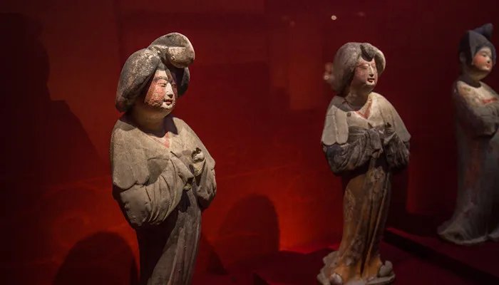 唐三彩的基本色彩是什么 唐三彩的主要色彩是什么