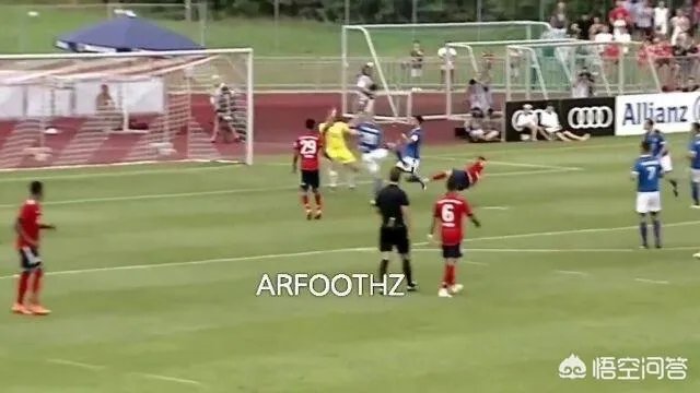 友谊赛变实况足球游戏,拜仁20:2大胜对手,你怎么看?