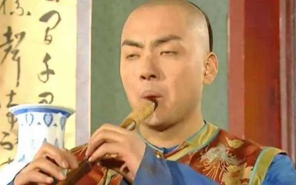 萧剑出场时念的那首诗是什么啊