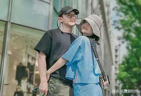 谢娜张杰风波后首现身，久违露面变低调，穿大衣走机场不再露脸，你怎么看？