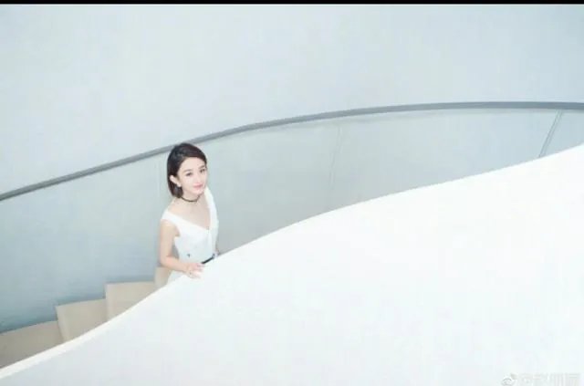 赵丽颖为什么悼念粉丝？