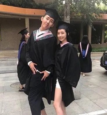 豆得儿晒毕业照是怎么回事?