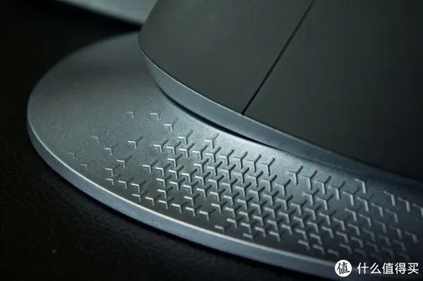 垂直鼠标到底是什么？多彩M618X，让你远离药味猪手的“鼠标手”！