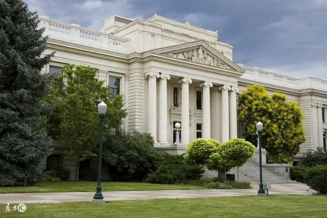 女主播私自晒出打赏中学生信息任由其他粉丝嘲讽，应该承担什么法律责任？