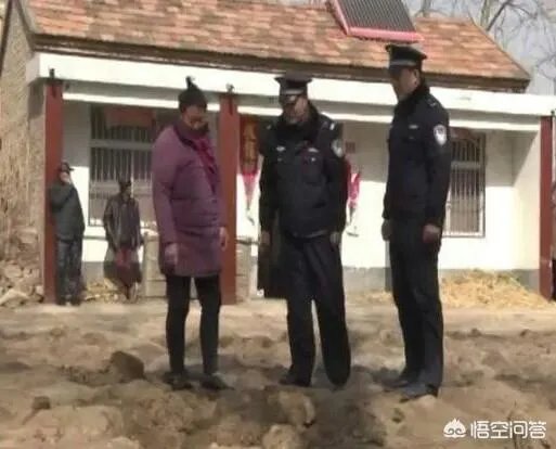 如何看待江苏宿迁女子不识字不会存款，将5000元钱埋土里，却被邻居挖走？