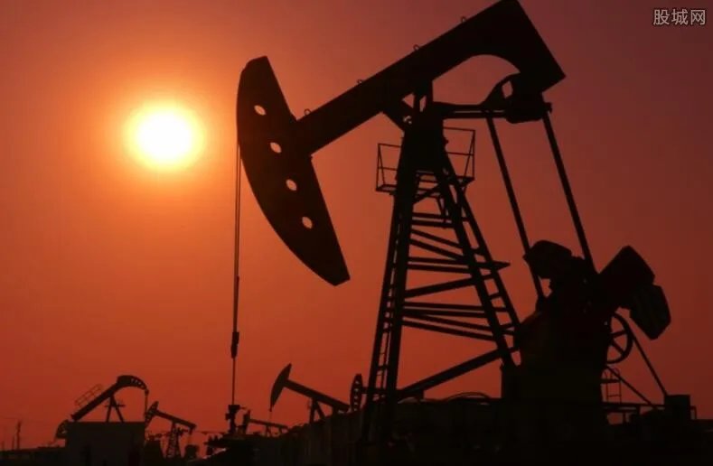 村民种地挖出油田 真相细节曝光油到底从何而来