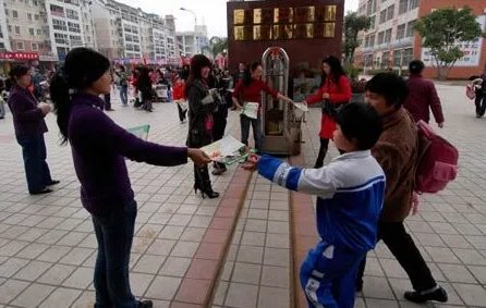 开学第一天合肥一小学门口发生车祸学生安全如何保障？