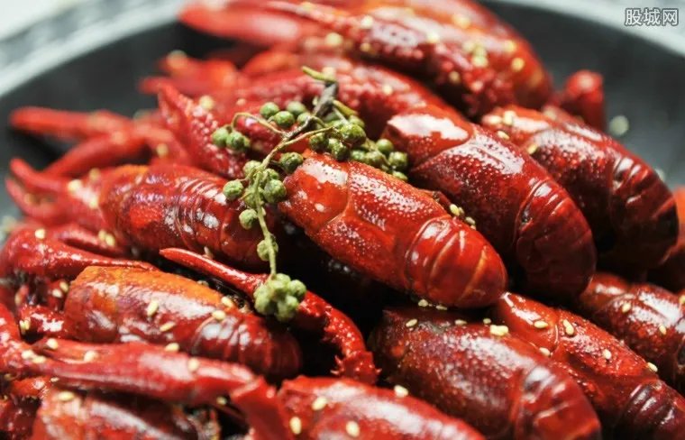 岳阳龙虾高速运往全国 每天运送2000万只小龙虾