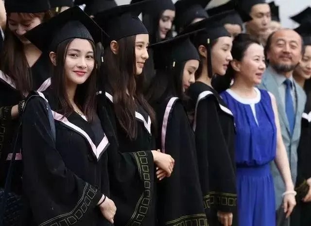 清北本科落户上海引争议，人才引进为何要分三六九等？