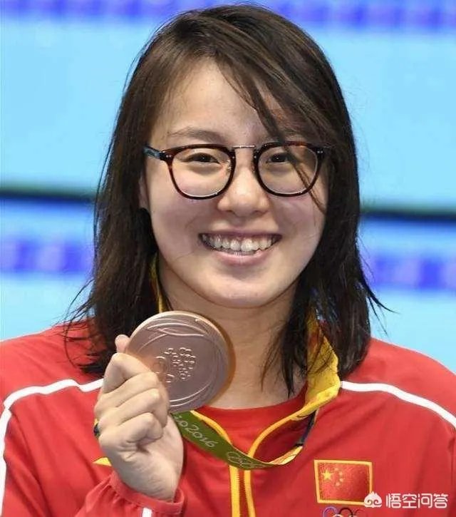 对比郭艾伦的跳脚、老叔面前撒娇和傅园慧的夸张表情,你更喜欢哪个?为什么?