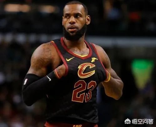 詹姆斯中场三分绝杀