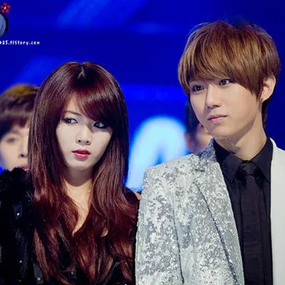 金泫雅和张贤胜是情侣吗? 表演舞台上激情热吻