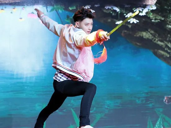 exo黄子韬解约原因曝光 众网友不买账骂声一片